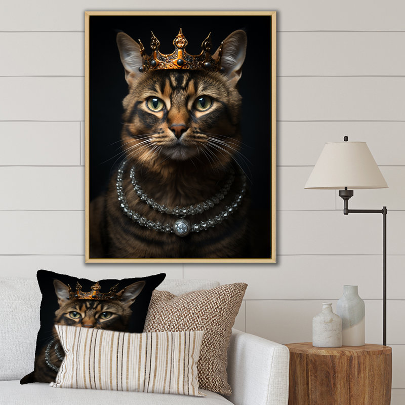 Royal Cat Crown Portrait II - art mural chat, H 40 po x l 30 po x P 1,5 po, Cadre doré simple