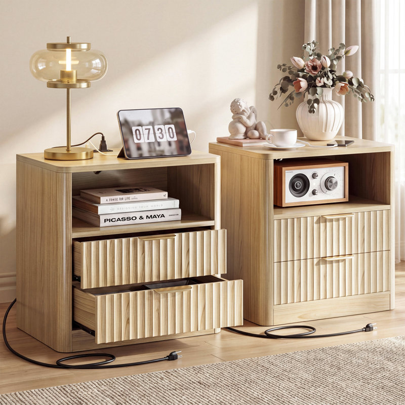 Ensemble de 2 tables de chevet cannelées, avec 2 tiroirs et une tablette ouverte, en bois, avec station de recharge intégrée, 61 cm (H) x 56 cm (L) x 40 cm (P)