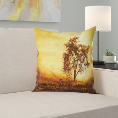 Silhouette d'un arbre africain - coussin à imprimé paysage