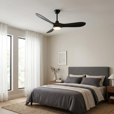 Ventilateur de plafond noir moderne 52 po avec ensemble d'éclairage et télécommande | Moteur à courant continu silencieux | Réversible à 6 vitesses | DEL à intensité variable | Chambre à coucher et salon