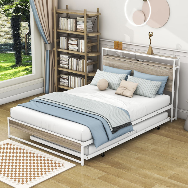 Base de lit plateforme en métal avec couchette et ports USB Wilhelmi, Grand, Blanc
