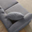 Canapé à trois places avec un design capitonné et des coussins amovibles, idéal pour se détendre dans le salon-681929910