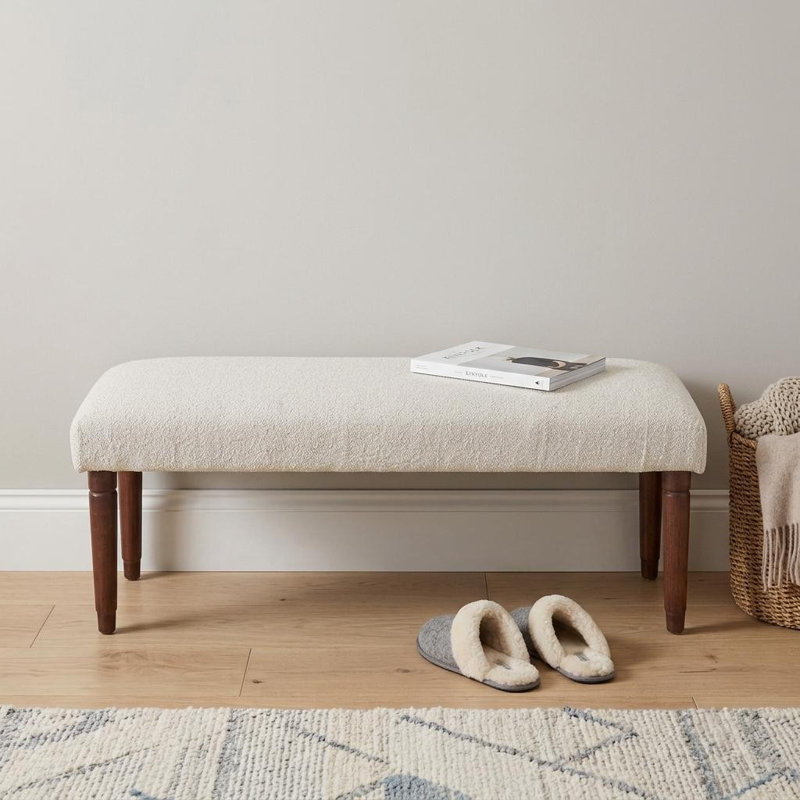 Banc rembourré crème fait à la main