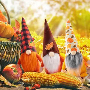 Figurine de poupée nain avec 3 citrouilles