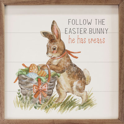 Suivez le lapin de Pâques blanc