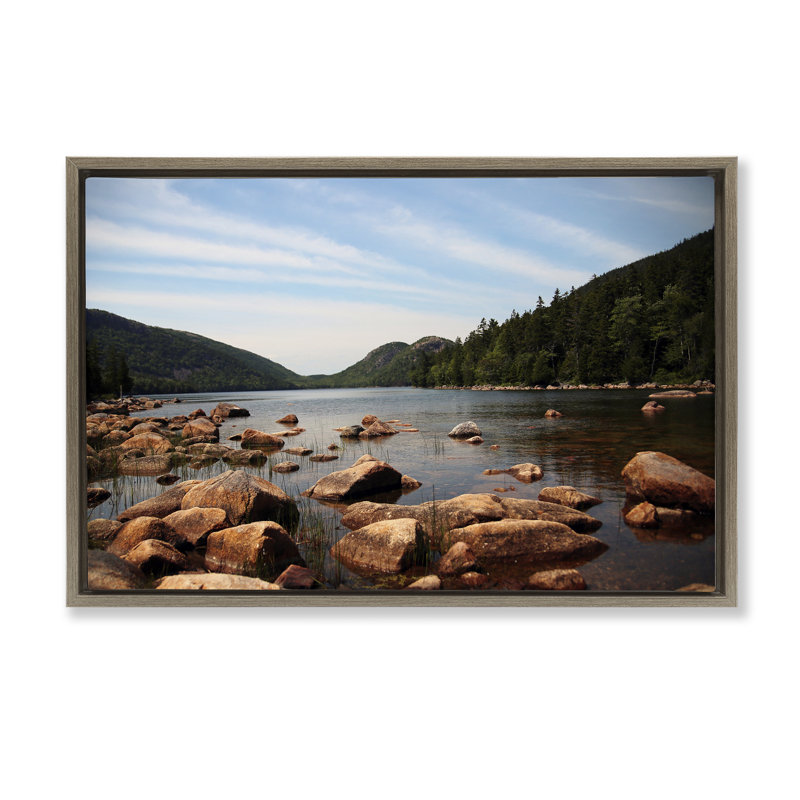 Cadre flottant pour paysage de lac Cold River, design par Lisa Colberg, Cadre flottant orme Montalcino, H 21 po x l 31 po