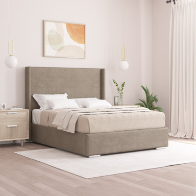 Chelby Upholstered Bed