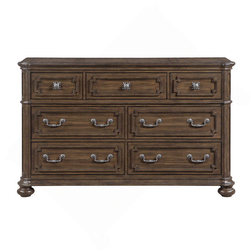 Commode traditionnelle avec 7 tiroirs et poignées antiques