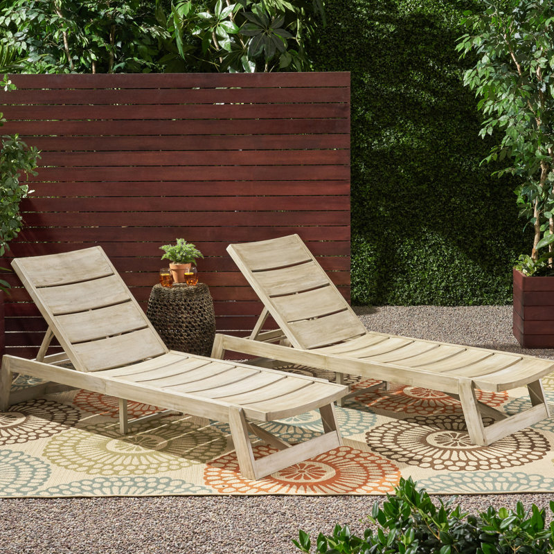 Chaise longue en bois gris avec siège réglable et éléments décoratifs en métal 2 po, Gris