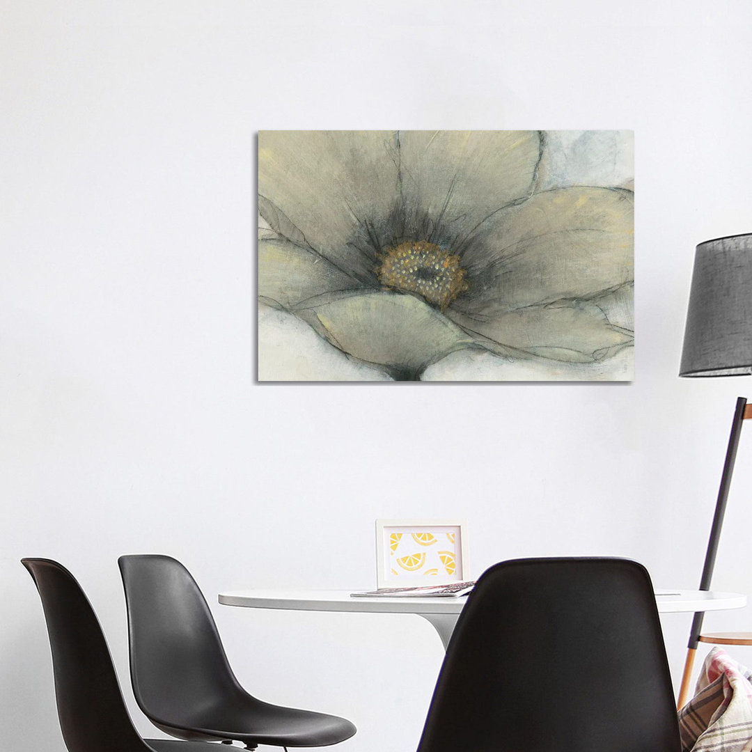 Single Cream Bloom II von Tim OToole - Galerie-verpackte Leinwand Giclée