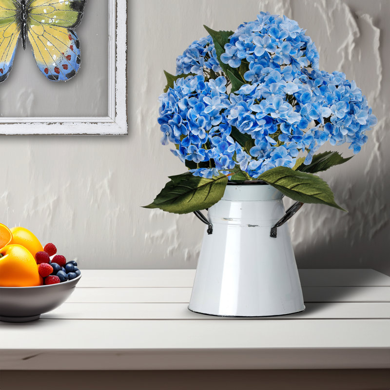 Arrangement d'hortensias, touche naturelle, Bleu