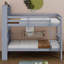 Lit superposé simple au-dessus de simple avec tablettes, lit superposé en bois d'hévéa avec tête de lit à tablettes, garde-corps et échelle, convertible en 2 lits-204742555