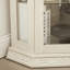 Vitrine de coin lumineuse avec tablette en verre avec portes en verre trempé, tablettes réglables et ampoule à perles incluse - armoire de bar idéale pour la décoration intérieure - BLANC
