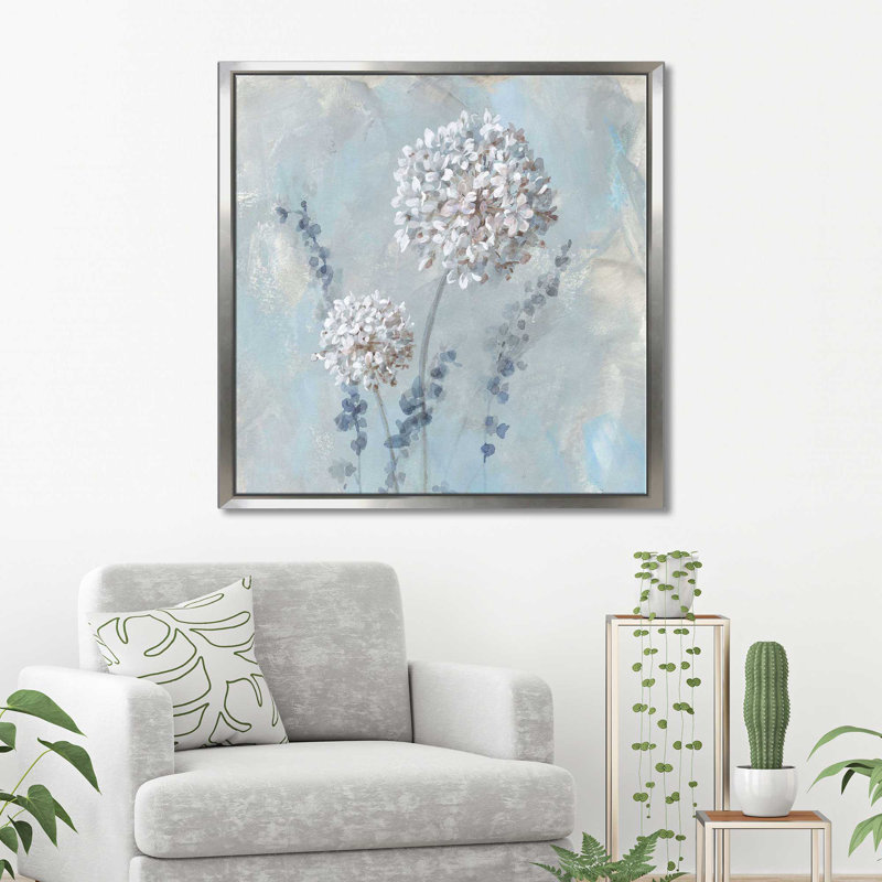 «Airy Blooms I» par Danhui Nai, Cadre flottant argent, H 31 po x l 31 po x P 2 po