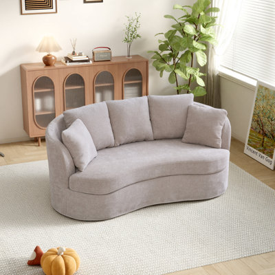 Canapé large recouvert recouvert d'une housse moderne en chenille
