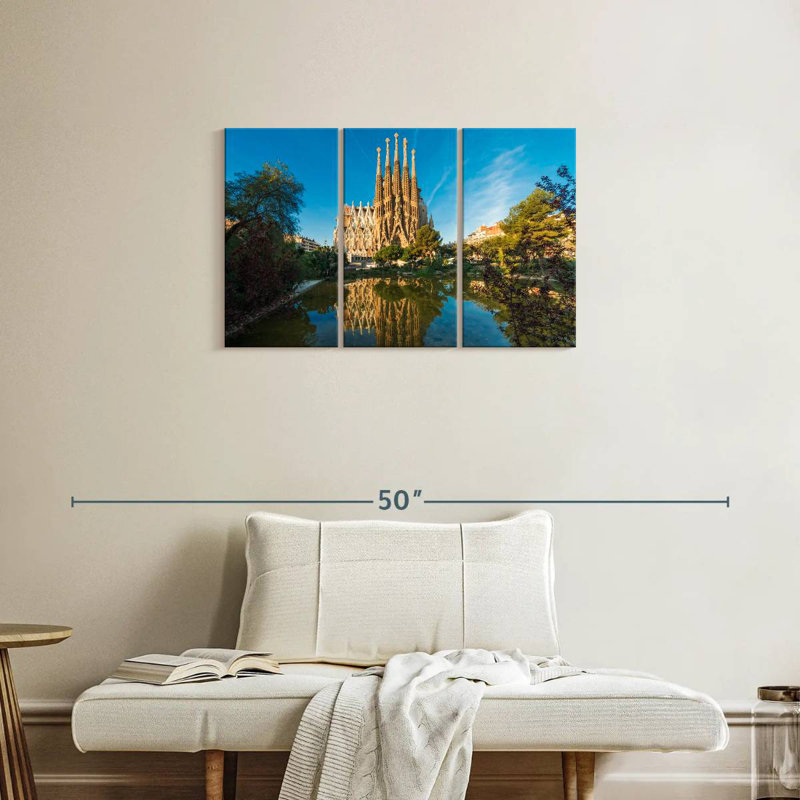 Sebbie Sagrada Familia à Barcelone, H 20 po x l 33 po