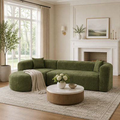 Canapé d'angle modulaire de luxe avec revêtement en chenille et coussins profonds pour un confort optimal.