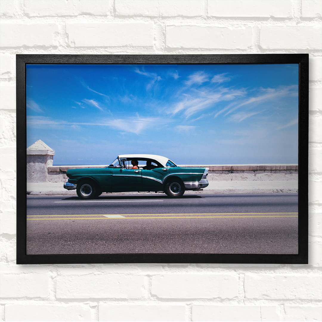 Classic Car Down The Highway - Geschlossener Eckrahmen Kunstdrucke auf Holz