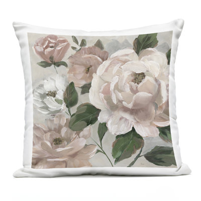 Coussin d'extérieur délicat à motif pivoines avec feuilles, par Nan