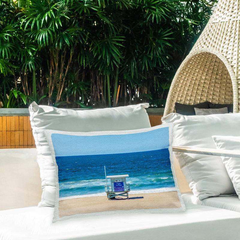 Coussin extérieur Blue Beach Shack par Jeff Poe