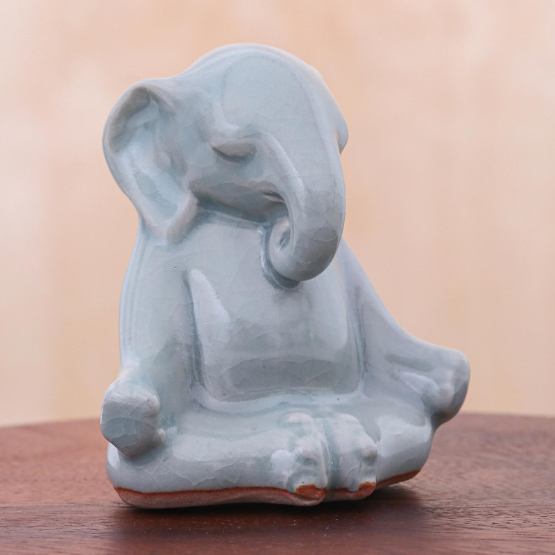 Figurine éléphant yoga céladon