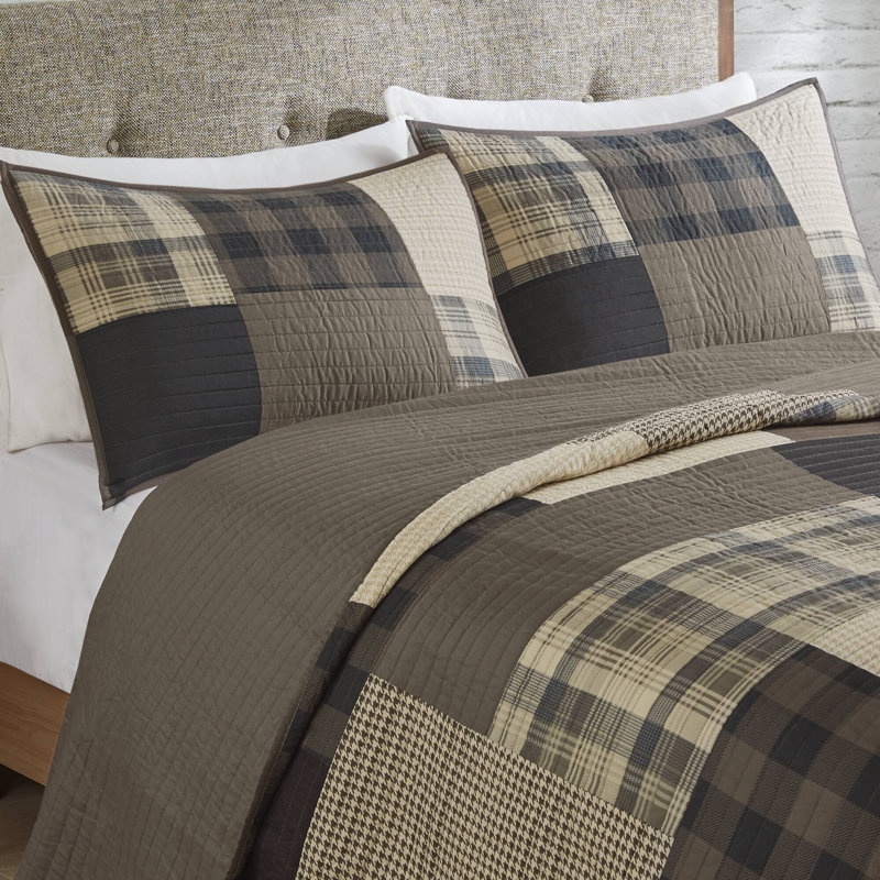 Rustic Charm King-Sized Reversible Cotton Quilt Set in Tan