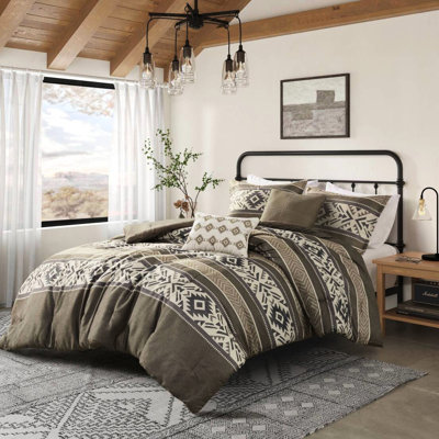 Édredon 5 pièces double / grand rayé à chevrons avec coussins décoratifs bruns. Matériau, tissu lavable à la machine et nettoyant pour les taches