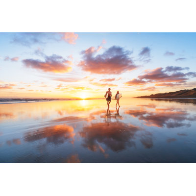 Surfer couple