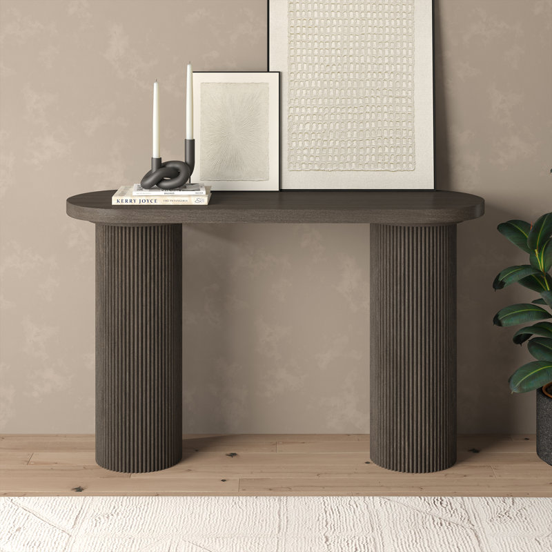Console ovale cannelée large de 55 po en chêne brun Isa, Brown Oak