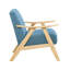 Élégante chaise bleue avec structure en bois massif et dossier rembourré pour une touche de détente moderne dans un cadre de revêtement-640650852