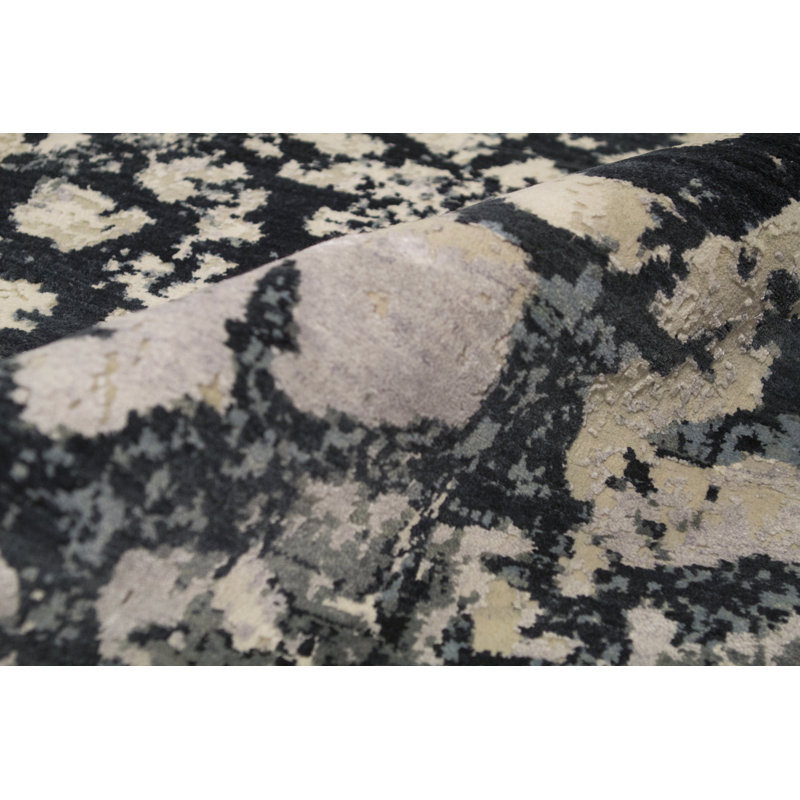 Area Rug in Gray
