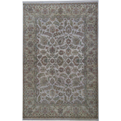 Tapis ivoire et vert noué à la main de haute qualité