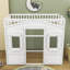 Lit mezzanine avec échelle Arletta Wood House par Harper Orchard-958229652-958229654