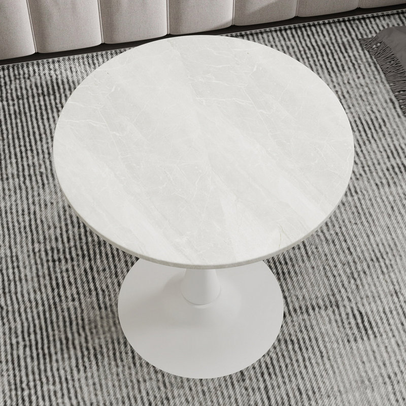 Table basse de 27,6 pouces de style Mid-Century moderne, pouvant accueillir de 2 à 4 personnes, dotée d'un plateau rond en marbre veiné de blanc, parfaite pour divers espaces.