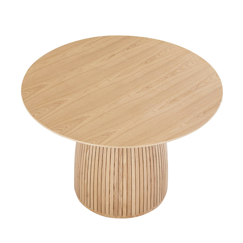 La table de bureau moderne Mid-Century, le plateau de table de 45,91 po et le plateau fonctionnel invitant créent une atmosphère douillette dans les pièces