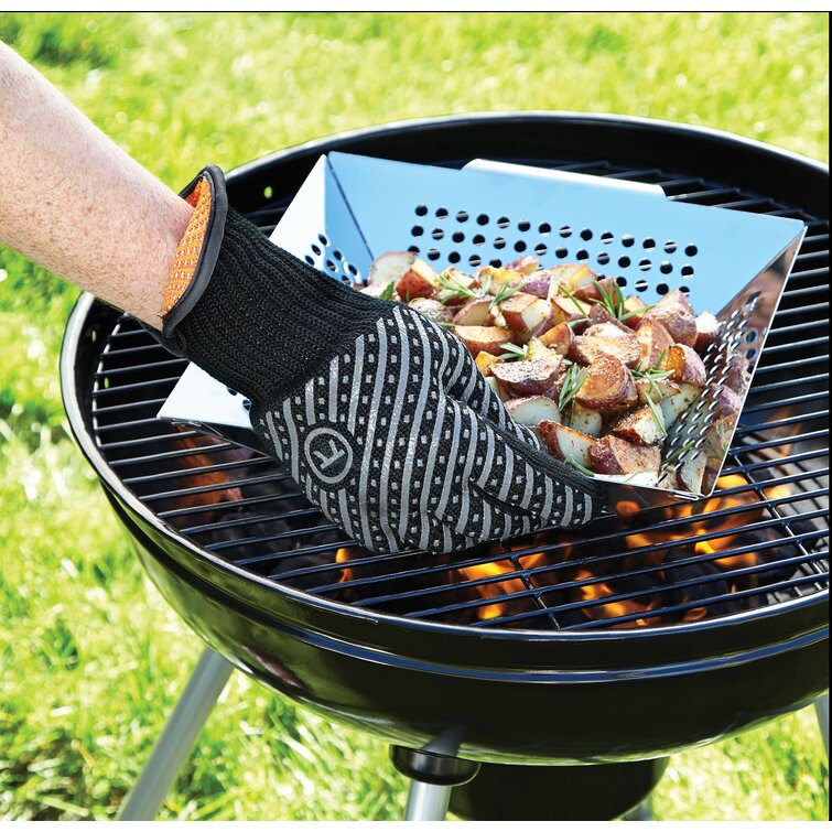 https://assets.wfcdn.com/im/19590023/resize-h755-w755%5Ecompr-r85/5870/58707760/Outset+Professional+High-Temperature+Heat+Deluxe+Grill+Oven+Glove.jpg