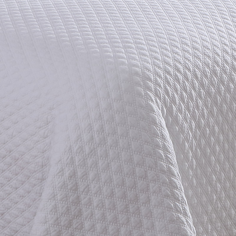 White Twin Cotton Reversible Diamond Stitch Quilt Set