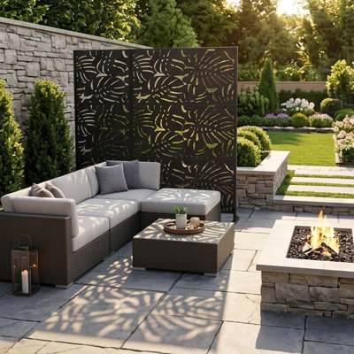 Stanaford Free-Standing Outdoor Privacy Metal Screen with Elegant Leaf Pattern