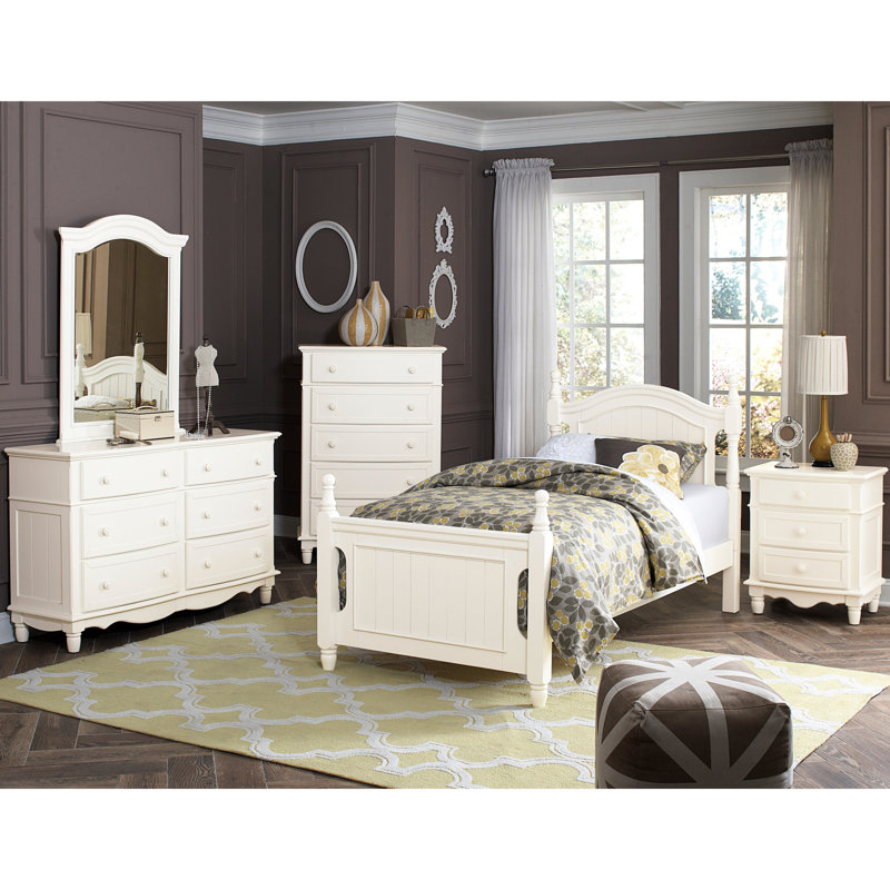 Lit double traditionnel en bois blanc avec rails et tête de lit, Lit double