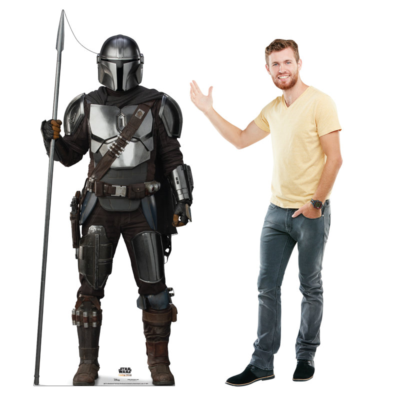 «The Mandalorian with Spear» en carton