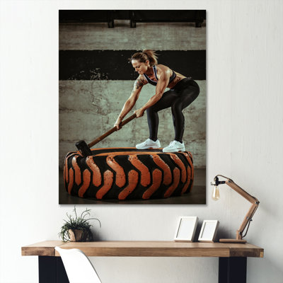 Haltérophile femme gymnase