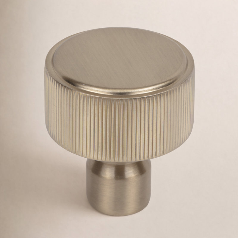 Dempsey Round Knob 1 1/4 Inch, Honey Bronze