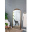 Magnifique miroir de plancher avec finition or antique, ajoutant une touche de luxe à n'importe quelle pièce
