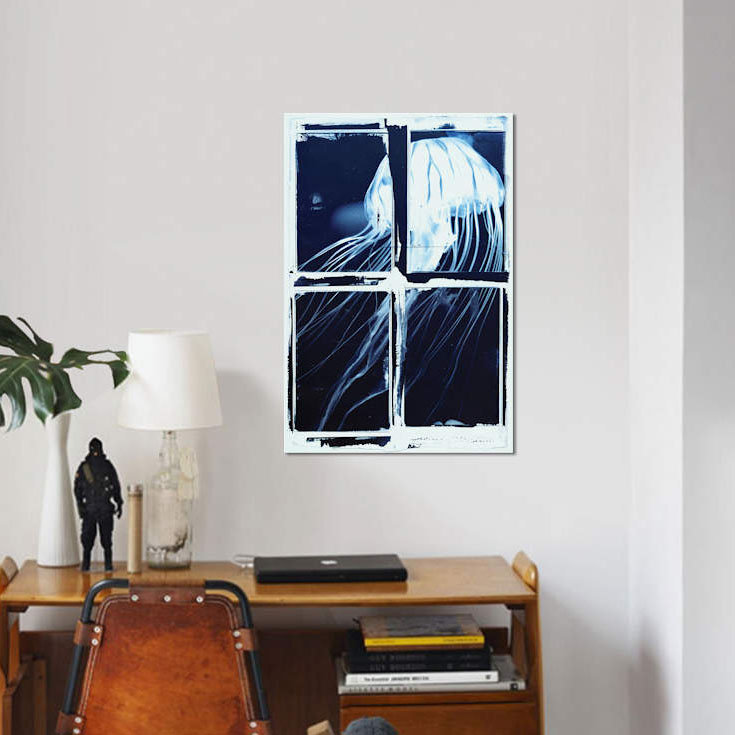 « indigo jellyfish square », impression sur toile, H 12 po x l 8 po x P 0,75 po, Toile tendue, Pas de tapis