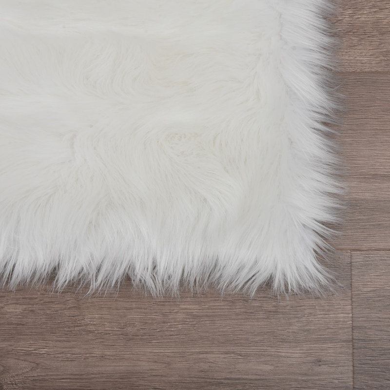 Shag Fluffy Faux Sheepskin Area Rug in White, Rectangle 3' x 5'
