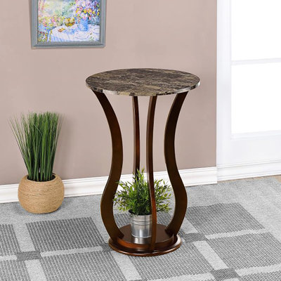 Magnifique table d'appoint brune avec plateau en faux marbre, idéale pour la décoration intérieure. Décor incrusté raffiné.