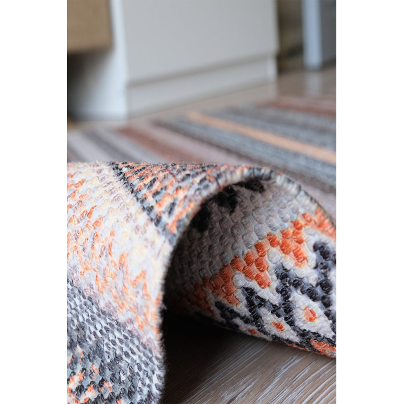 Tapis brun tissé, Rectangle 3 pi 11,24 po x 5 pi 10,87 po