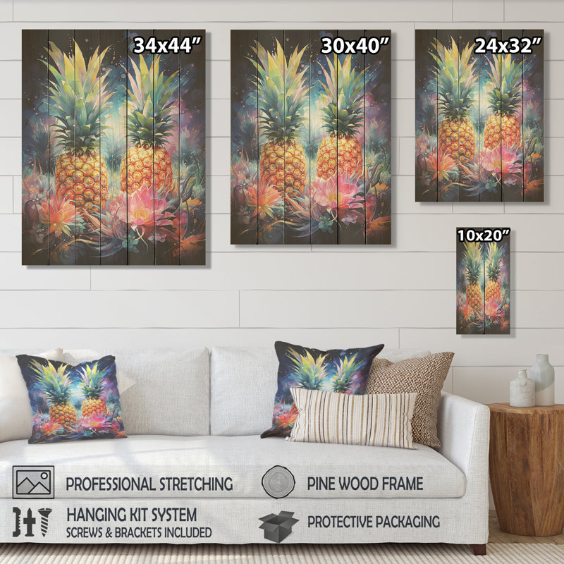 Ananas cosmique vert et jaune II - ananas sur bois, H 20 po x l 10 po