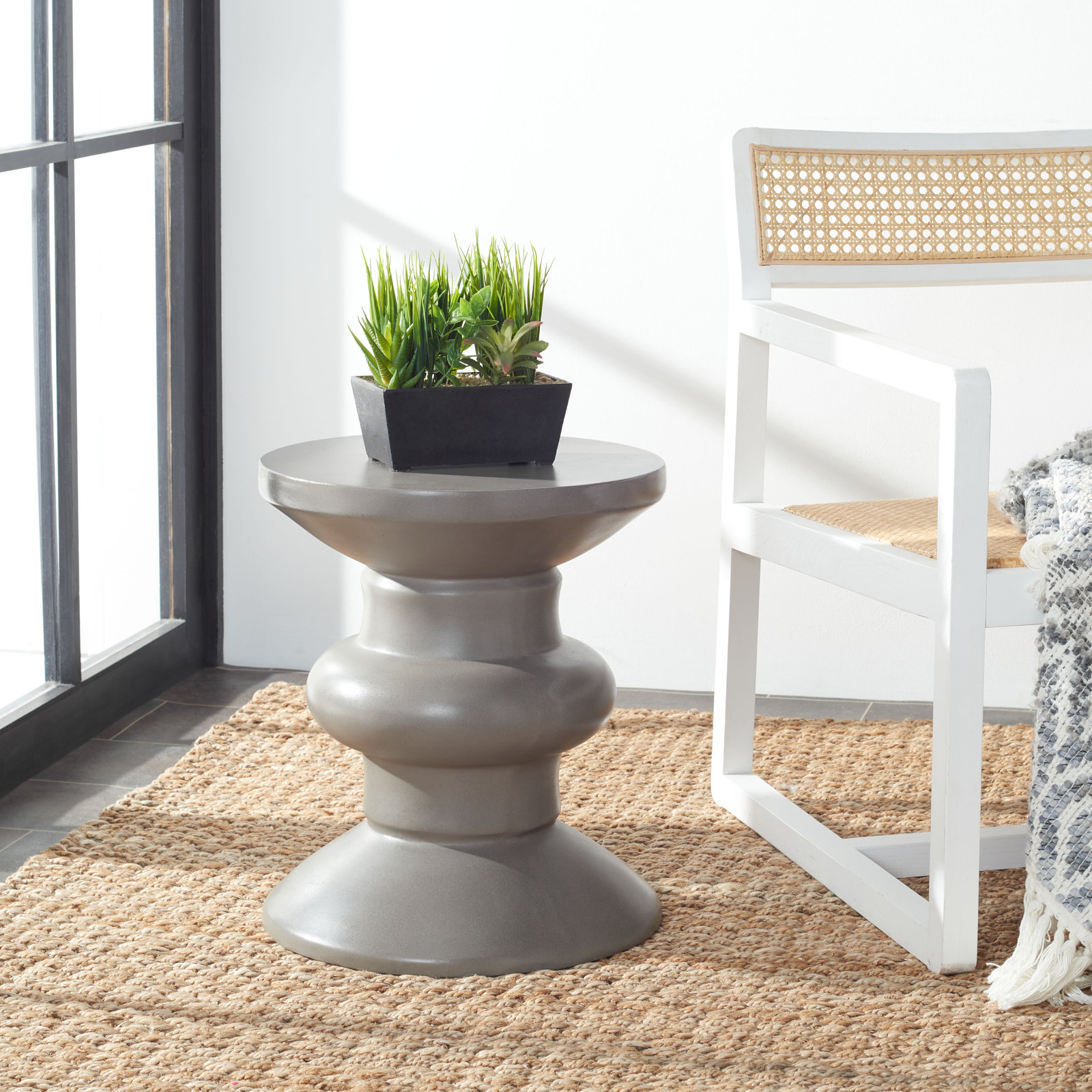 Dali 15.35'' Concrete Outdoor Side Table, Gray