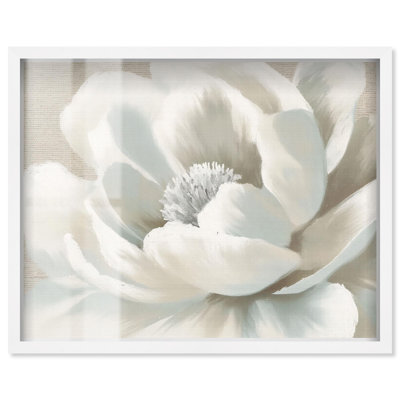 «Silken Sepal II Shadowbox Print Minimalist Florals» par Art Remedy